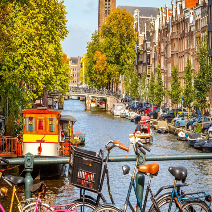 Balade à vélo sur les canaux d'Amsterdam aux Pays-Bas Balade à vélo sur les canaux d'Amsterdam aux Pays-Bas